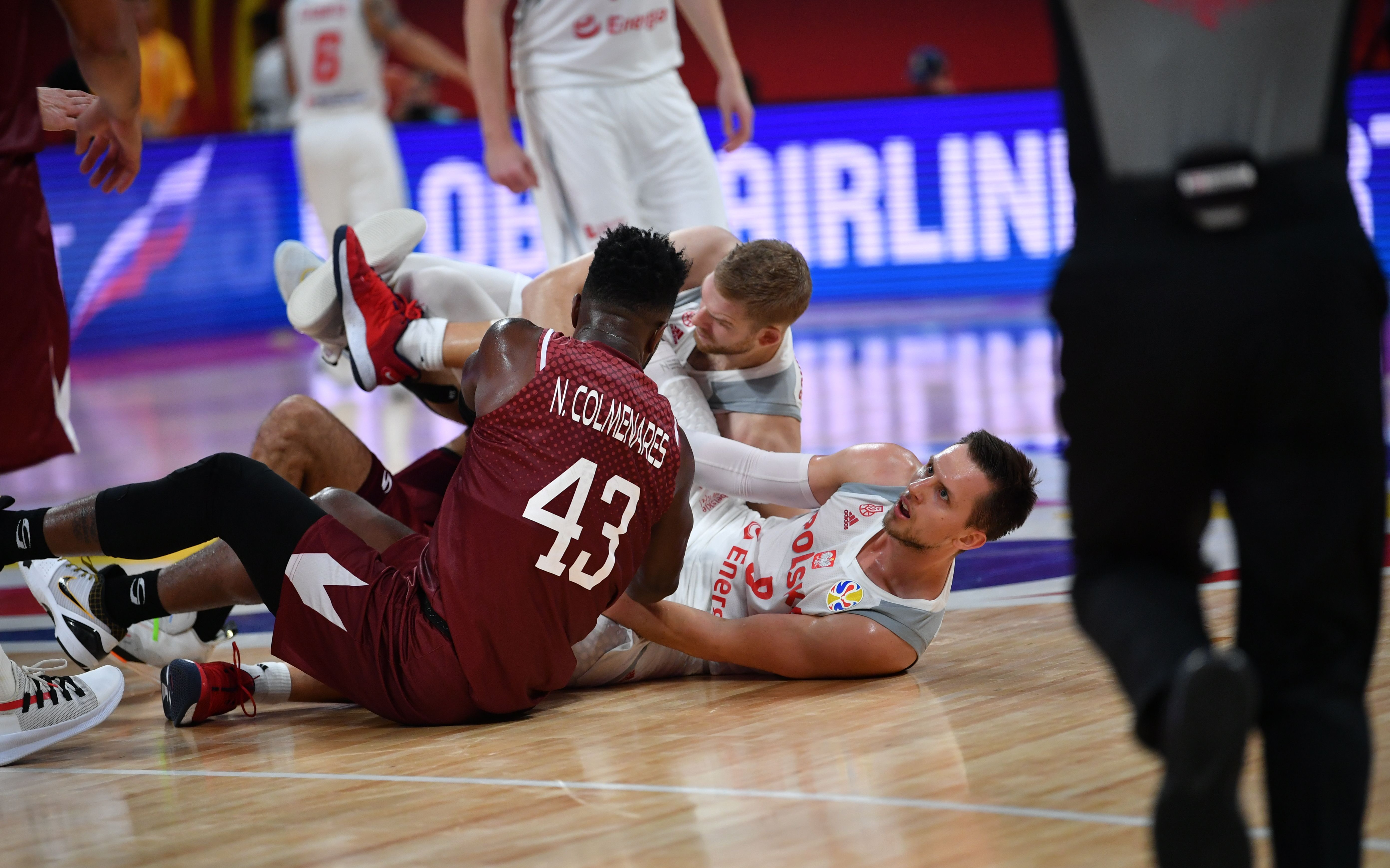 张家口队内线强硬,控制比赛局势,战绩斐然 张家口队内线强硬,控制比赛局势,战绩斐然