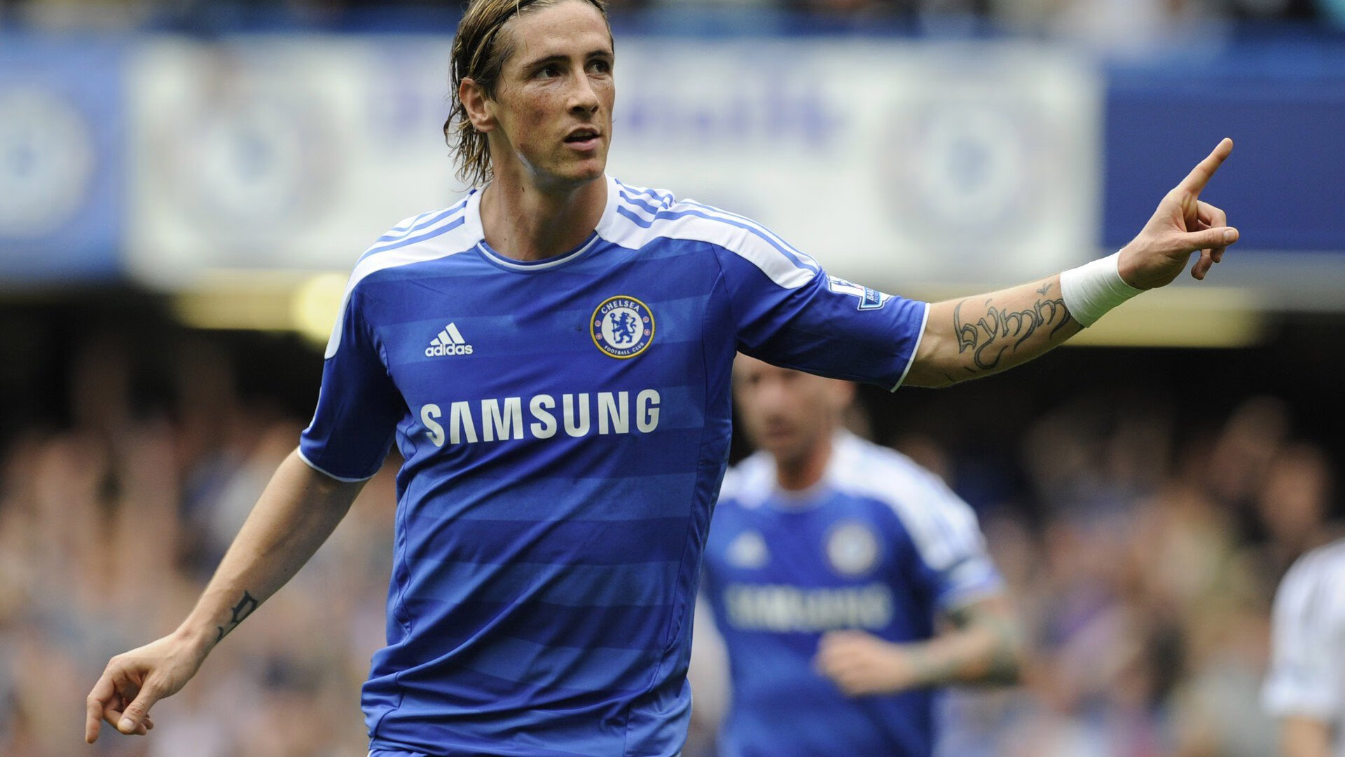 夜刃出鞘,沉默领袖如何将万钧压力淬炼成致命一击?